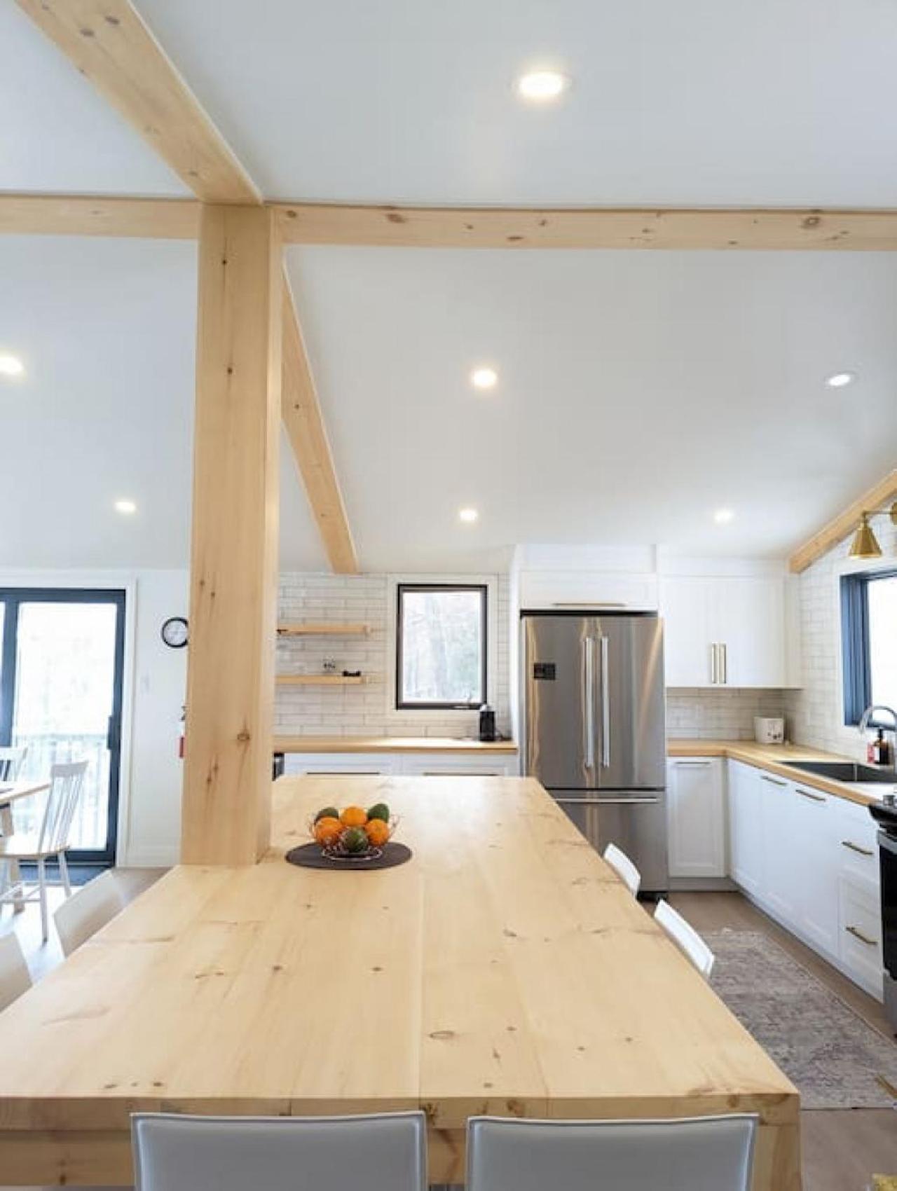 Stunning lakefront 4 season cottage in PEC