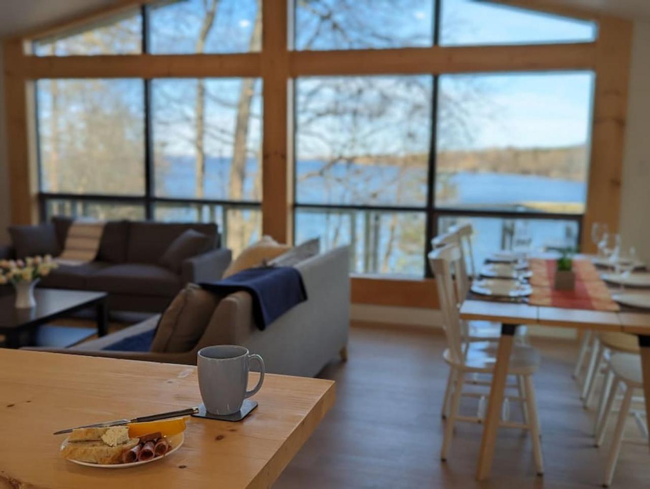 Stunning lakefront 4 season cottage in PEC