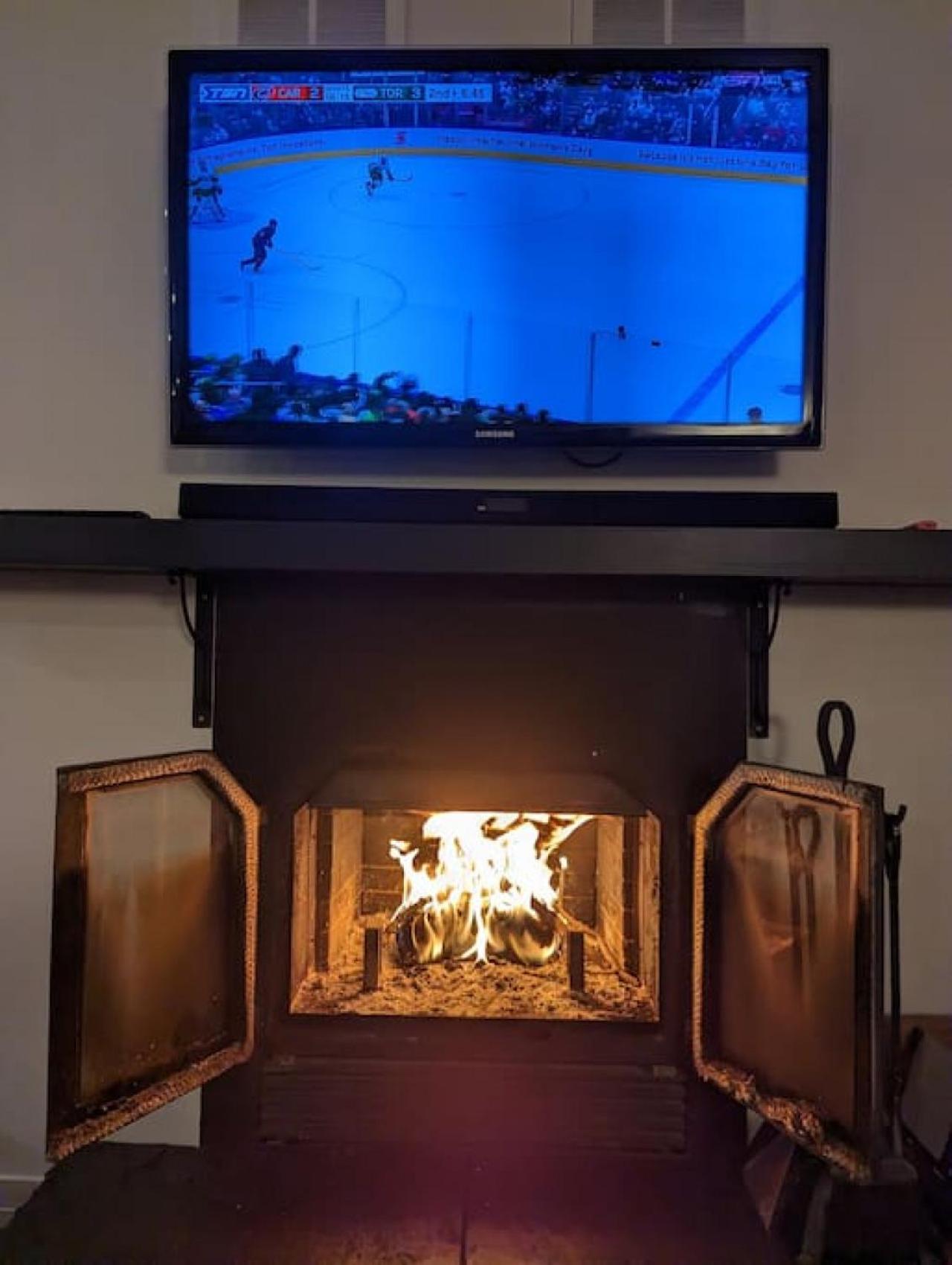 Stunning lakefront 4 season cottage in PEC