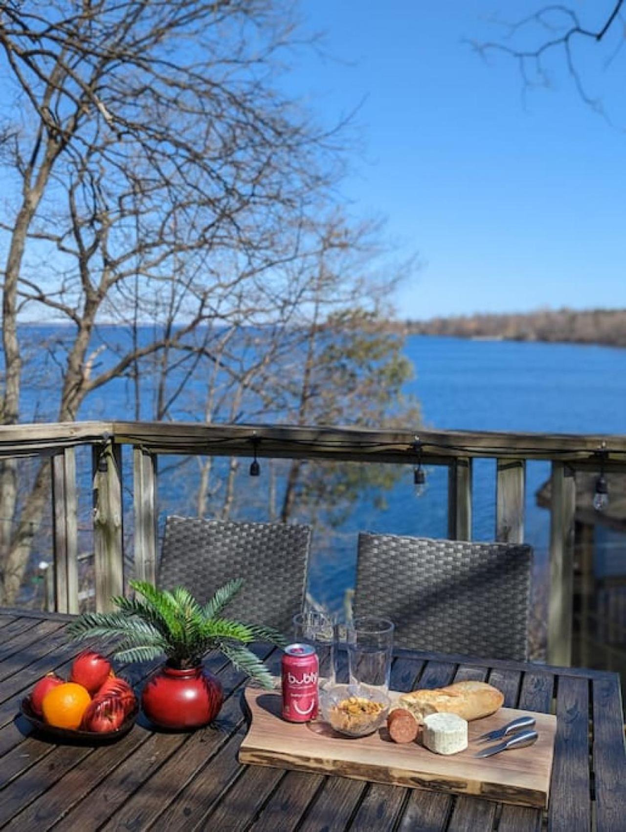 Stunning lakefront 4 season cottage in PEC