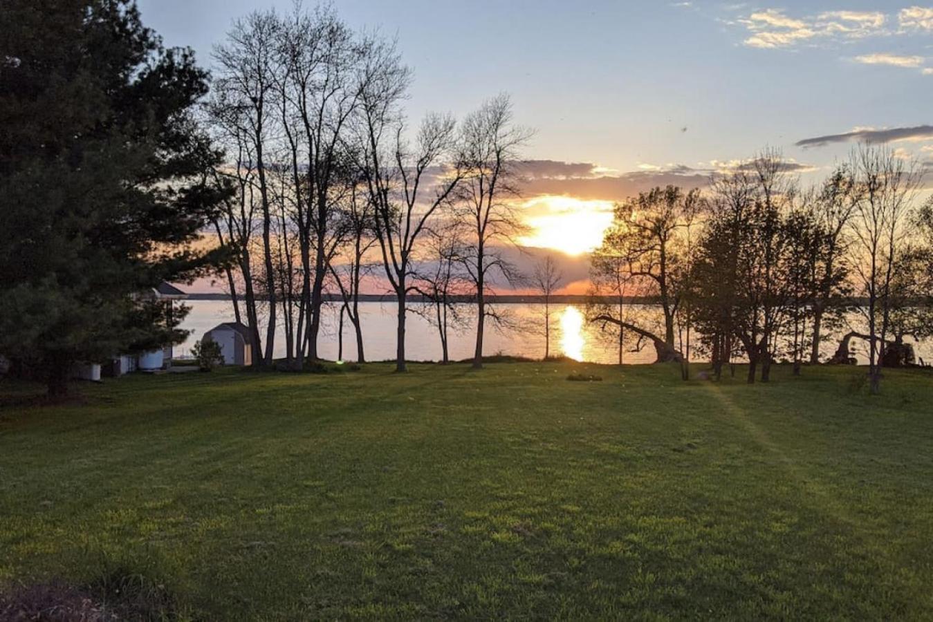 Stunning lakefront 4 season cottage in PEC