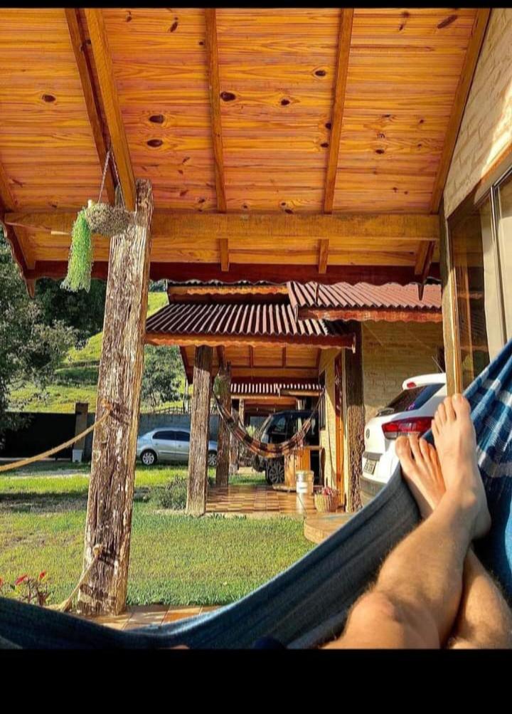 Chalé Rústico com Hidromassagem em Santo Antônio do Pinhal view 2