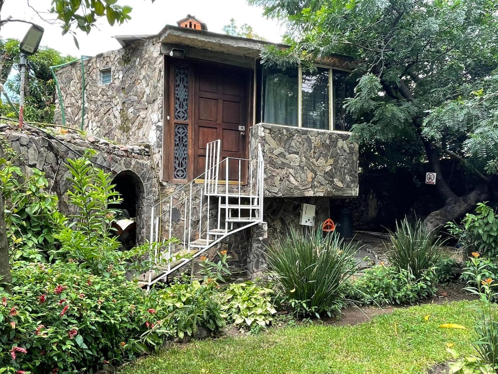 Hotel LA CASA DE LOS MANGOS AJIJIC - Image 1