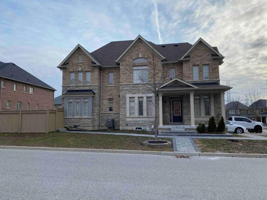 Adorable Ajax House for Rent