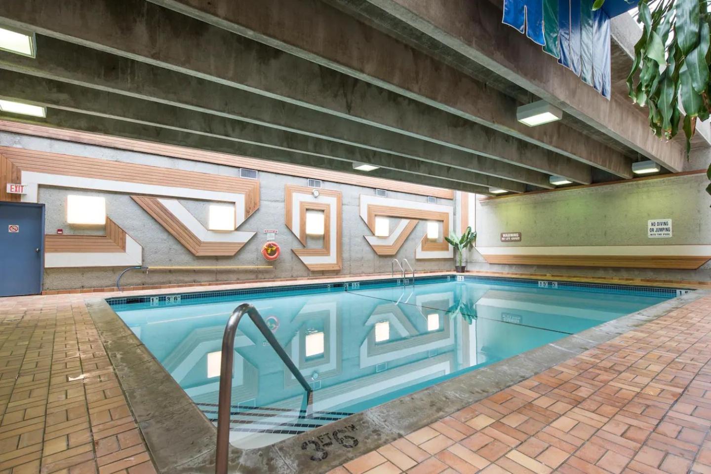 Urban Retreat with Pool, Sauna, and 18th-Floor Oceanfront Views