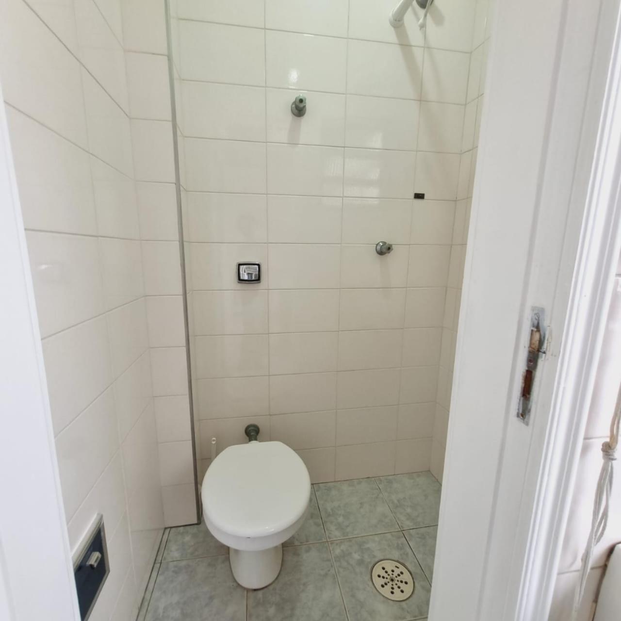 Apartamento 4 quartos, 3 banheiros, vista para o mar Pitangueiras, sacada, 1 vaga de garagem, apenas 50 metros do mar