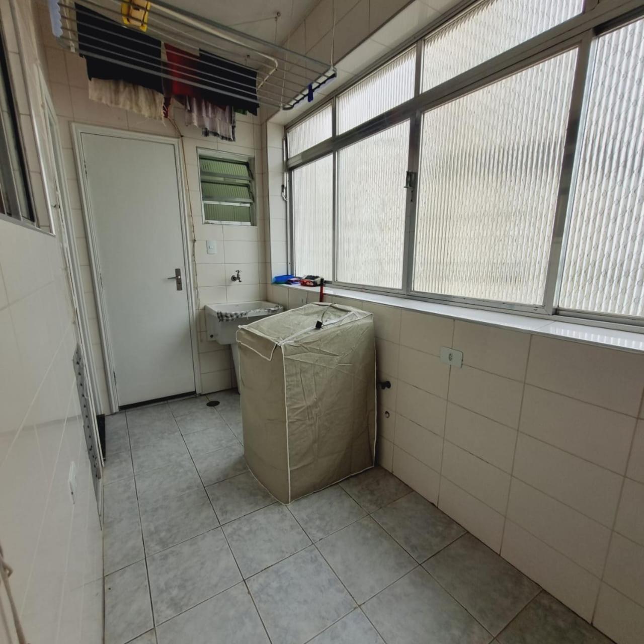 Apartamento 4 quartos, 3 banheiros, vista para o mar Pitangueiras, sacada, 1 vaga de garagem, apenas 50 metros do mar