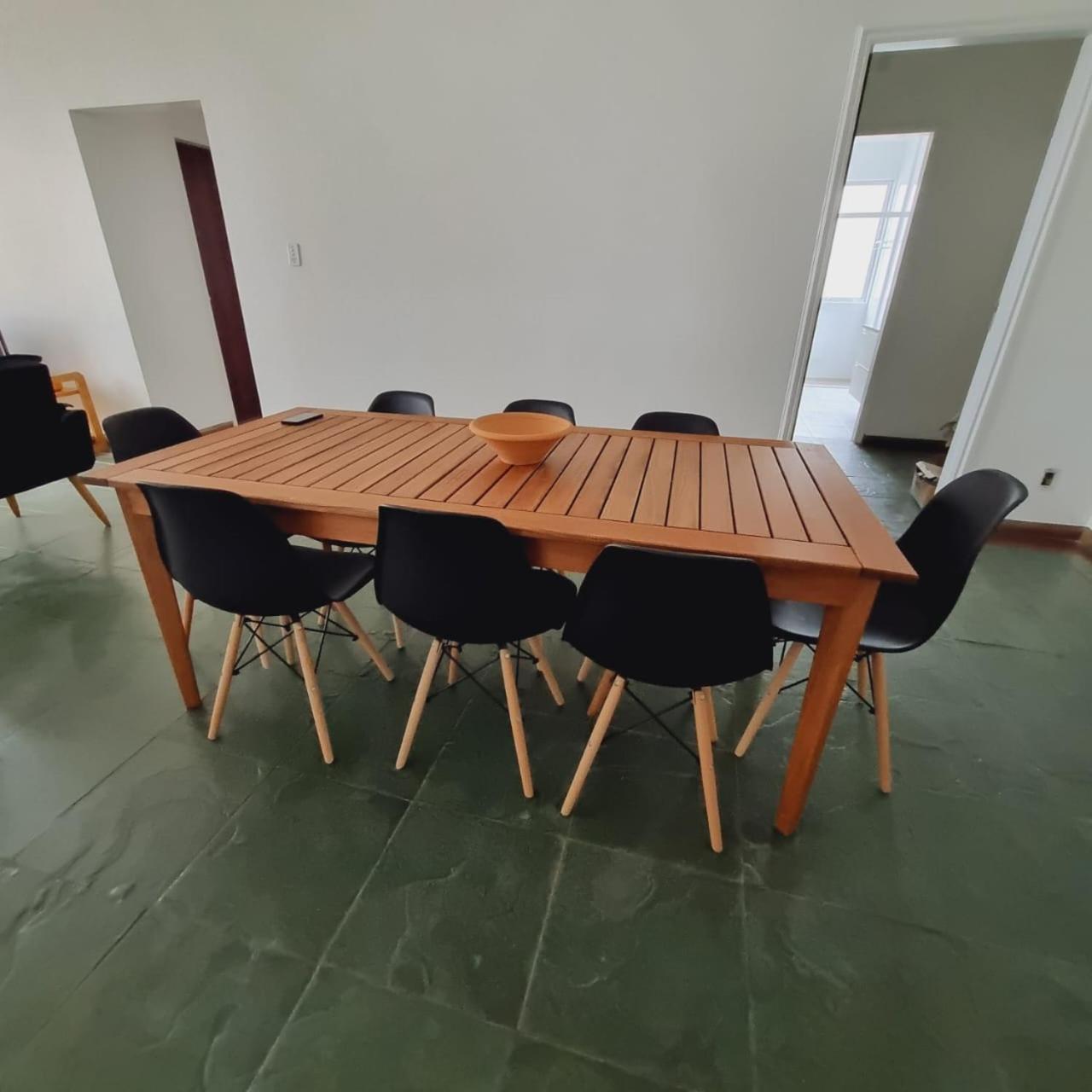Apartamento 4 quartos, 3 banheiros, vista para o mar Pitangueiras, sacada, 1 vaga de garagem, apenas 50 metros do mar