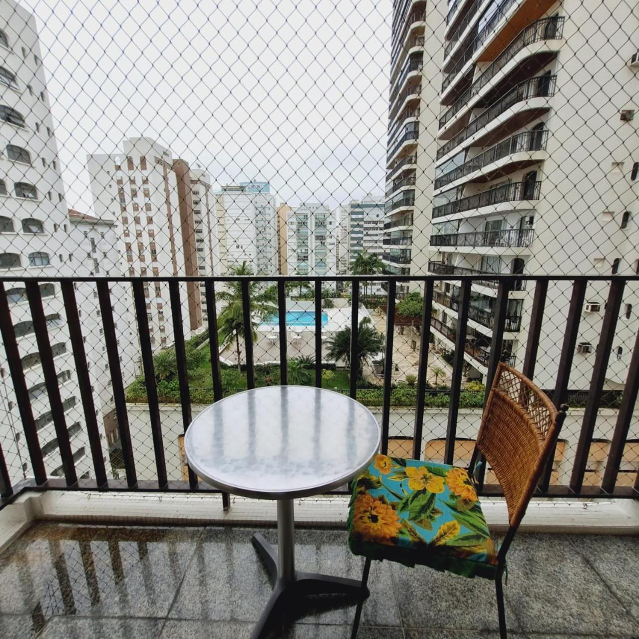 Apartamento 4 quartos, 3 banheiros, vista para o mar Pitangueiras, sacada, 1 vaga de garagem, apenas 50 metros do mar