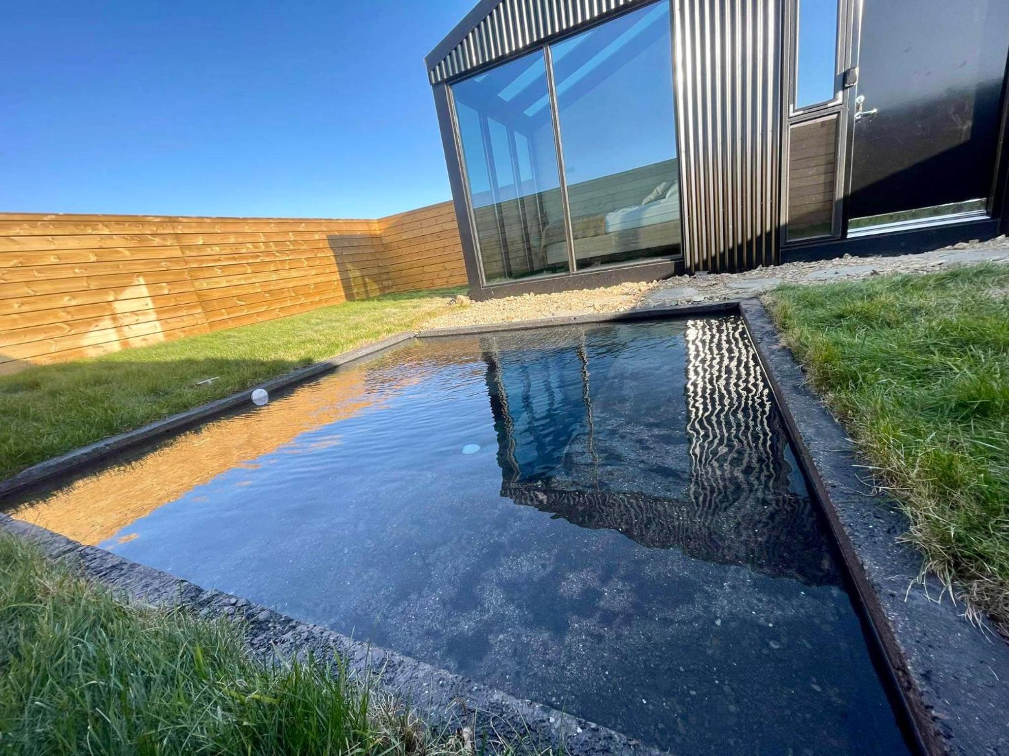 Night & Day lodge - glass roof with hot tub view 2