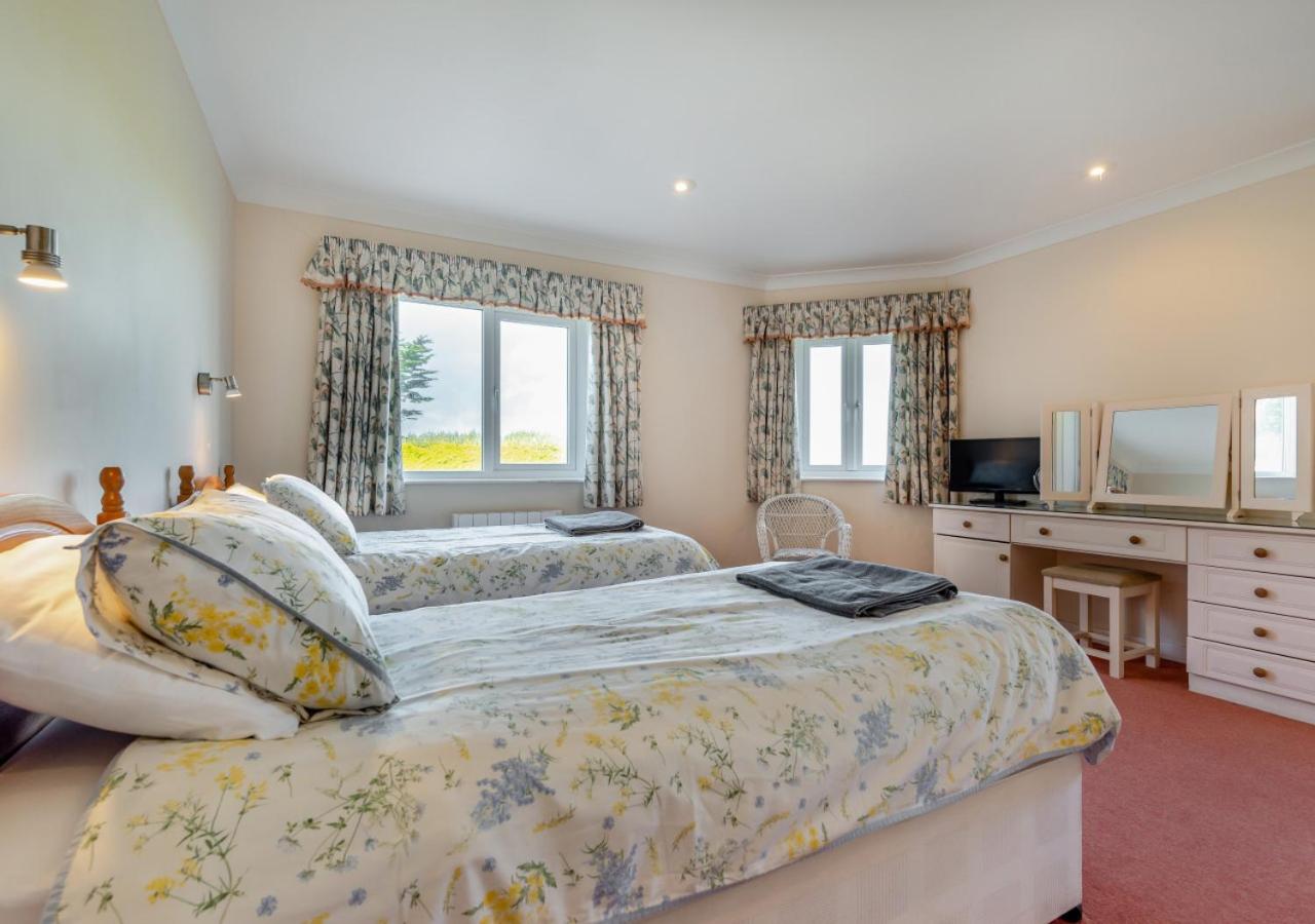 6 Bed in Padstow oc-p00006