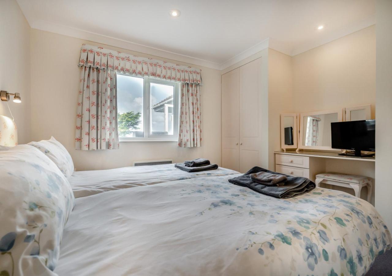 6 Bed in Padstow oc-p00006