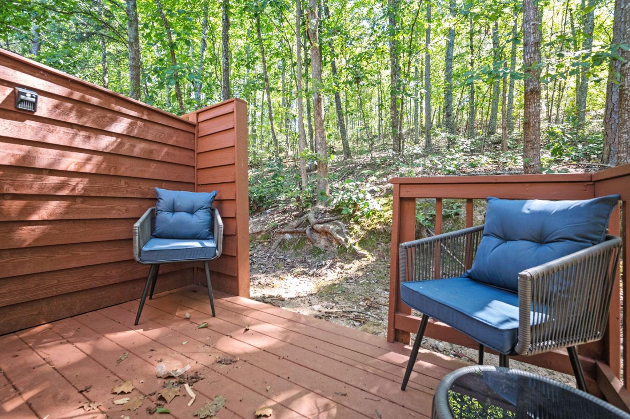 Vibrant Family Retreat~Sleeps 8~2 Kings~ Game Room view 3