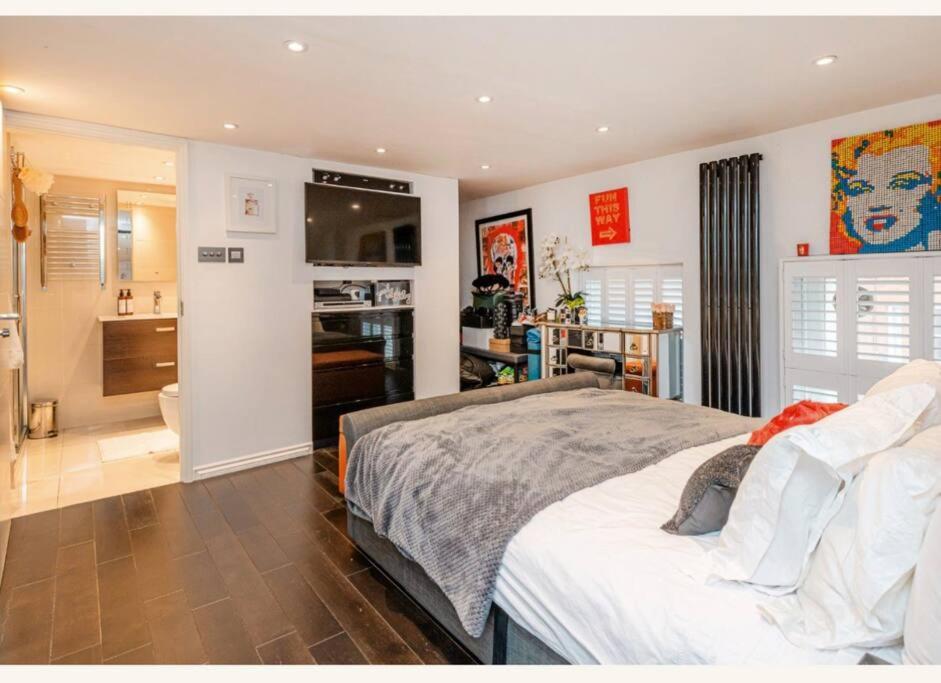 Stunning 2 bed apartment London photo 4