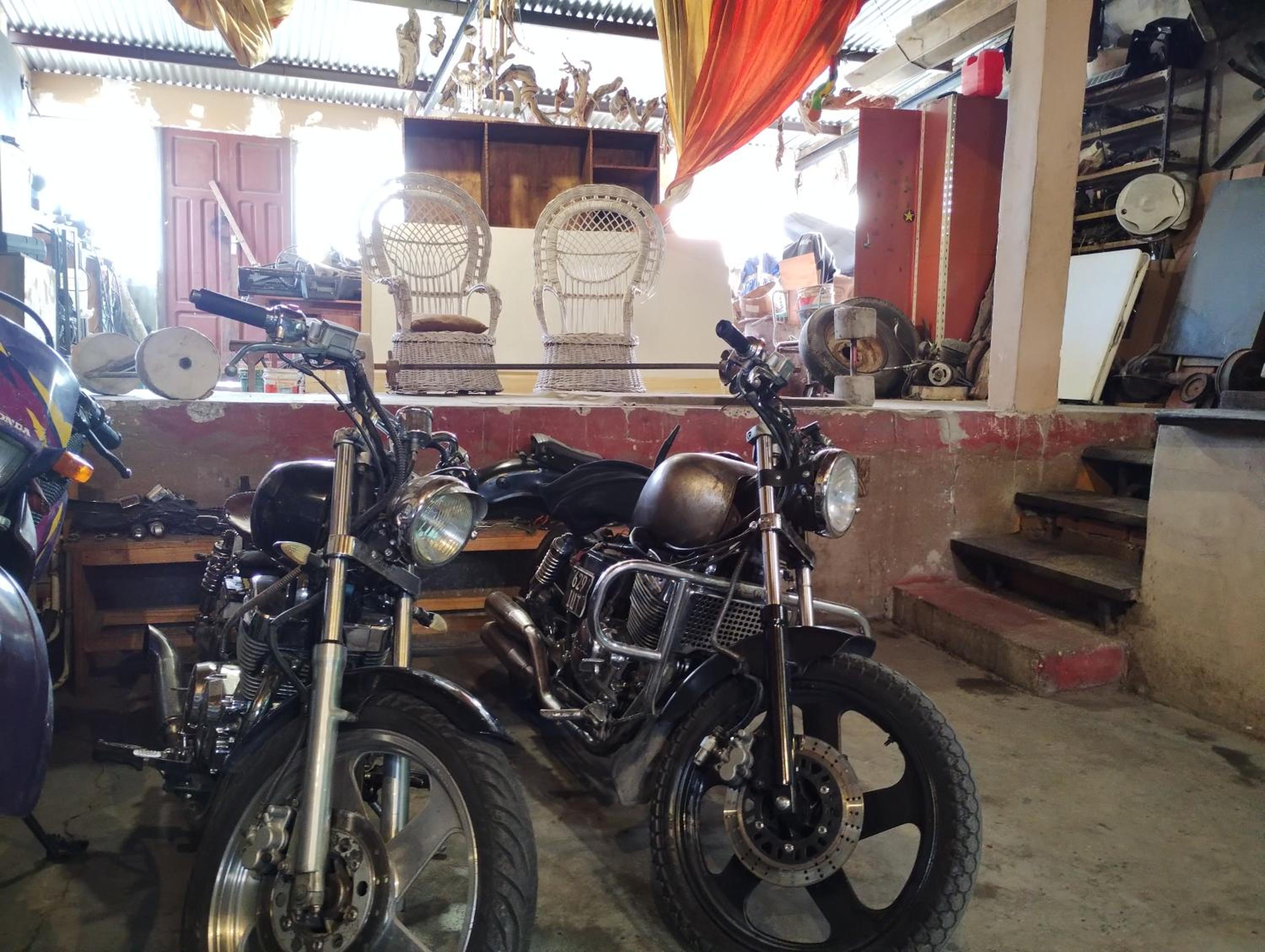 Motoposada Campera Negra