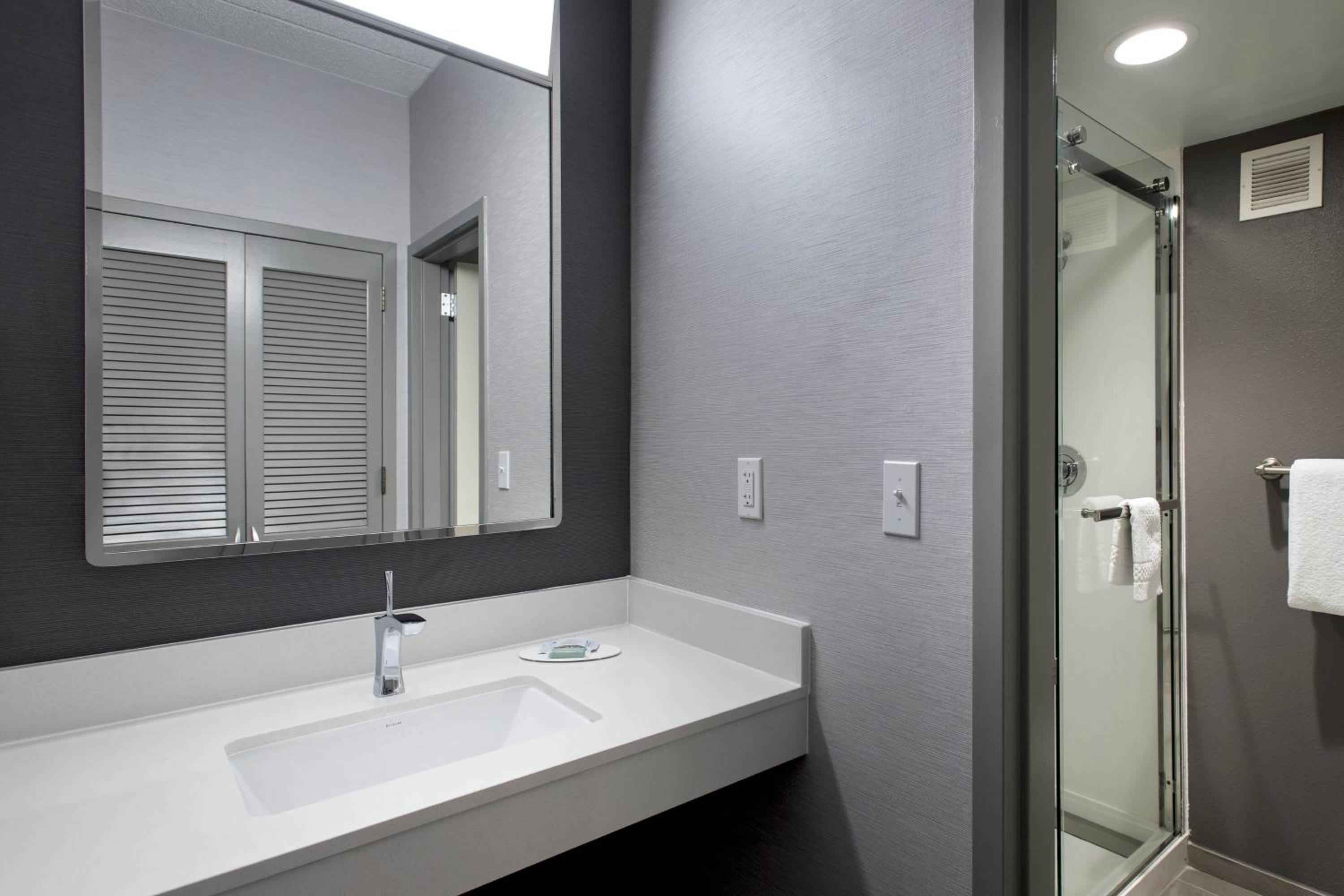 Norwalk CA Vacations - Courtyard by Marriott Norwalk - Property Image 20
