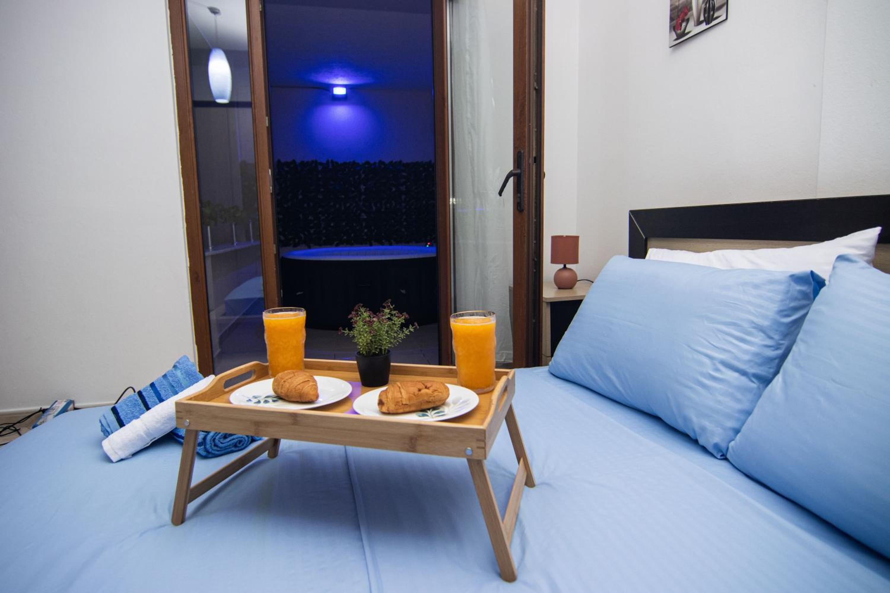 Amazing Paradise Sensation 2 Bedroom Luxury Apartment with a Jacuzzi