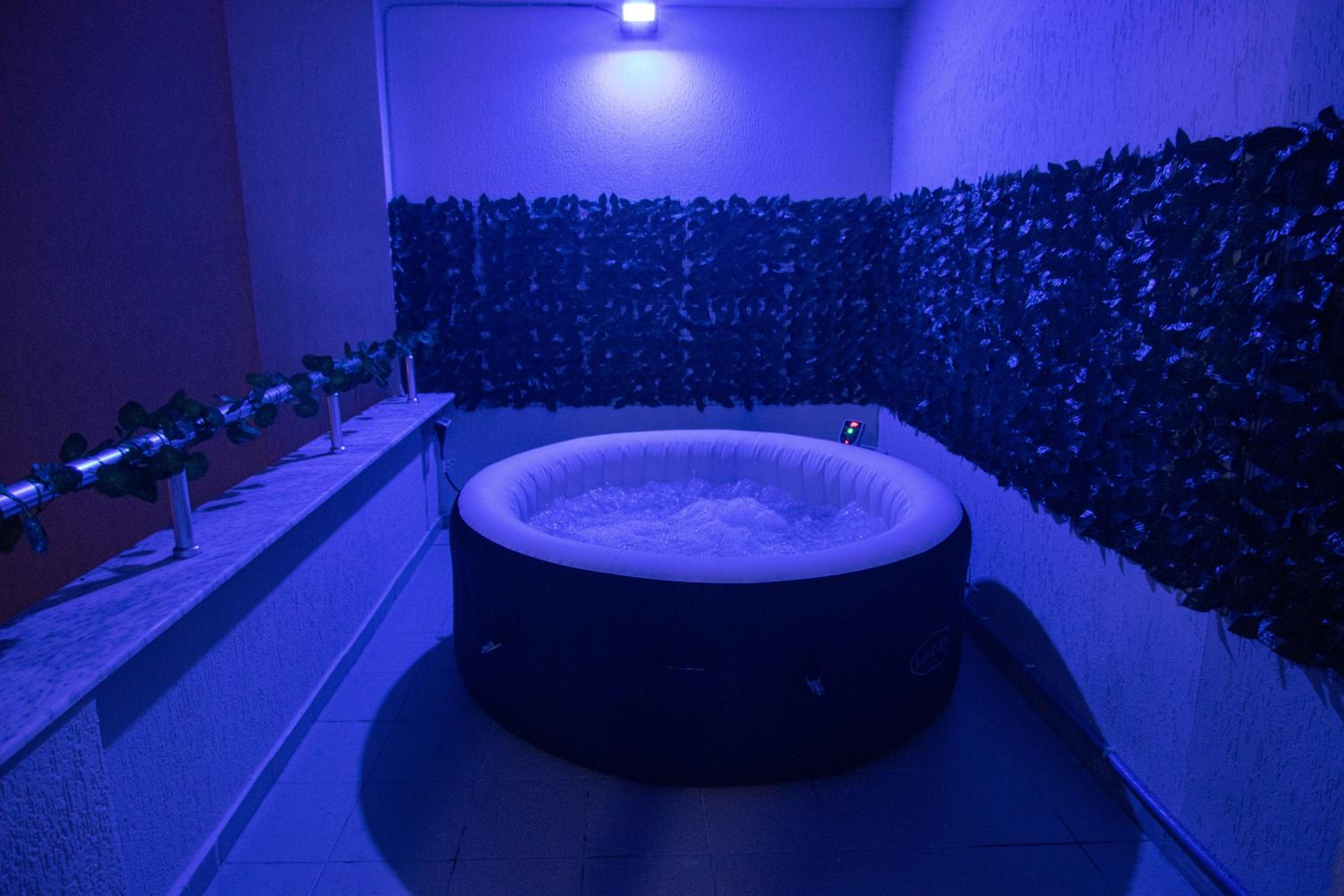 Amazing Paradise Sensation 2 Bedroom Luxury Apartment with a Jacuzzi