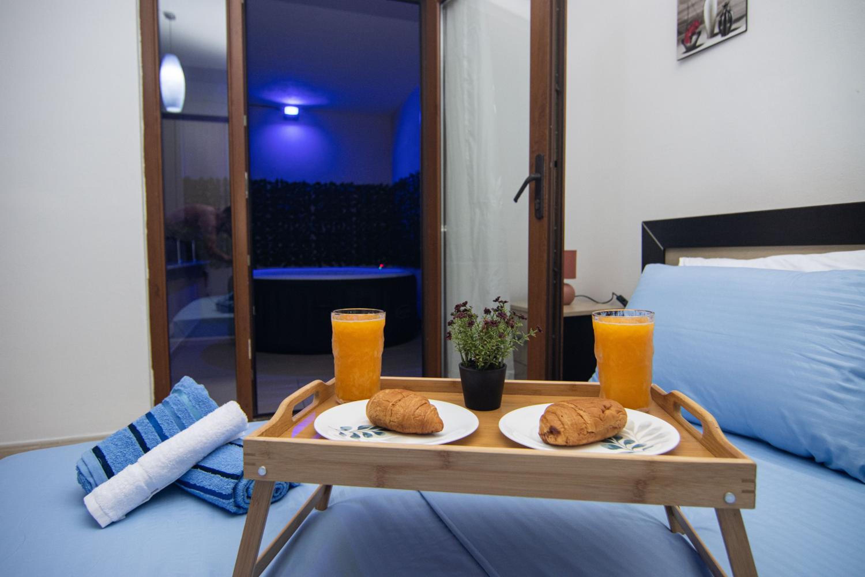 Amazing Paradise Sensation 2 Bedroom Luxury Apartment with a Jacuzzi
