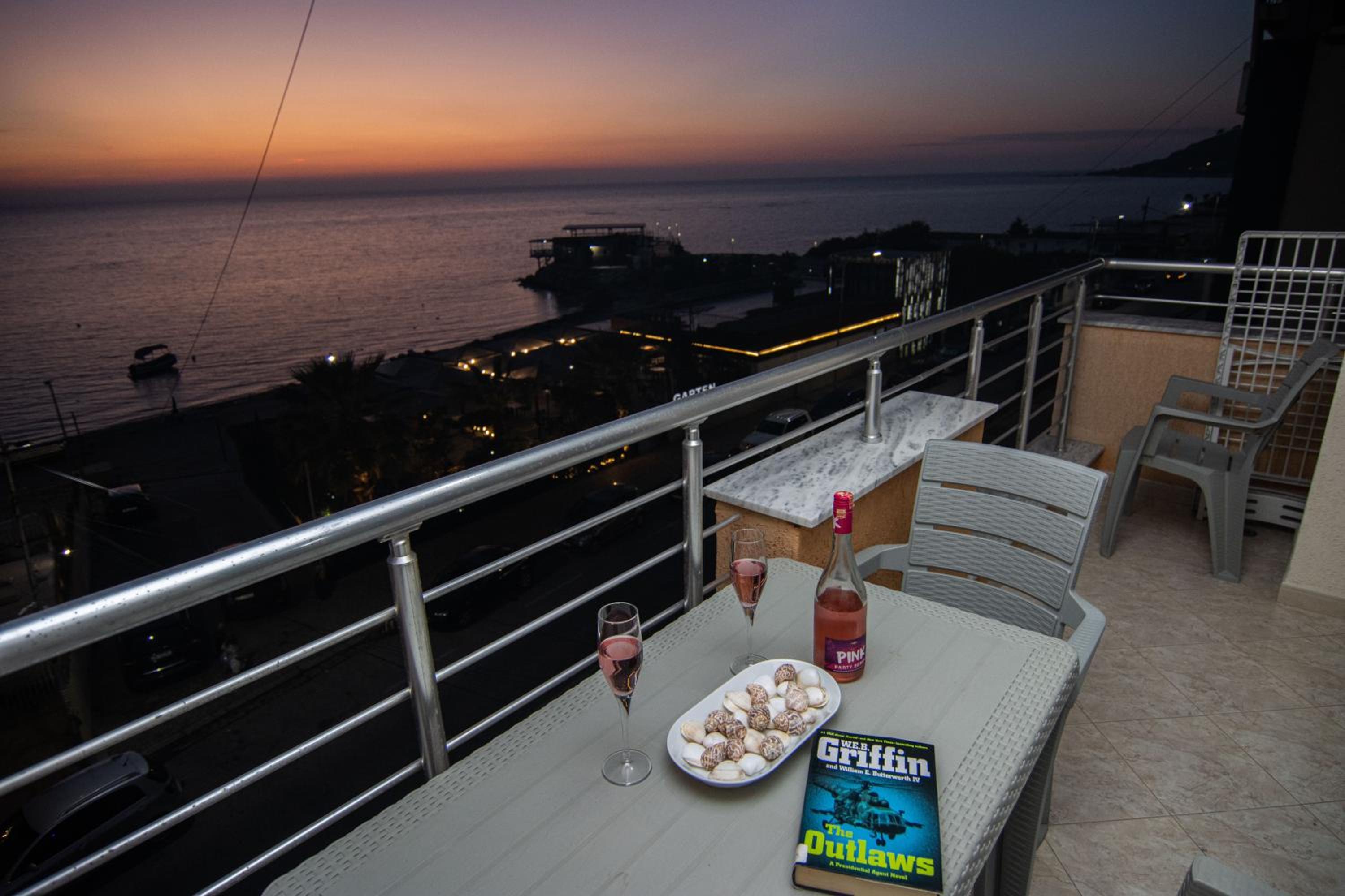 Amazing Paradise Sensation 2 Bedroom Luxury Apartment with a Jacuzzi