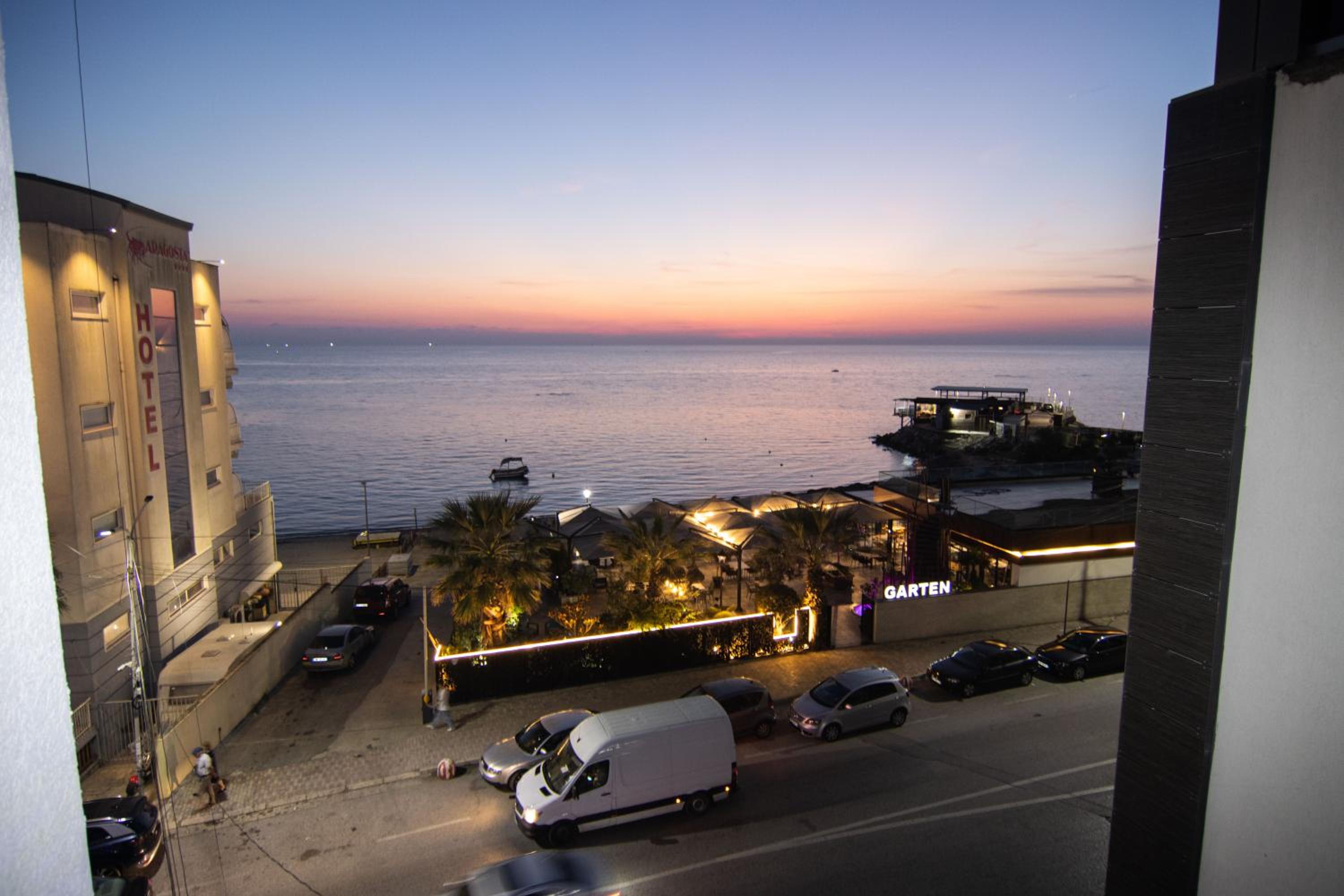 Amazing Paradise Sensation 2 Bedroom Luxury Apartment with a Jacuzzi