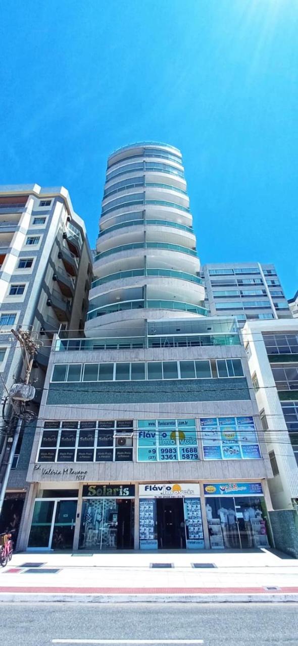 Ap prédio frente mar/pé na areia