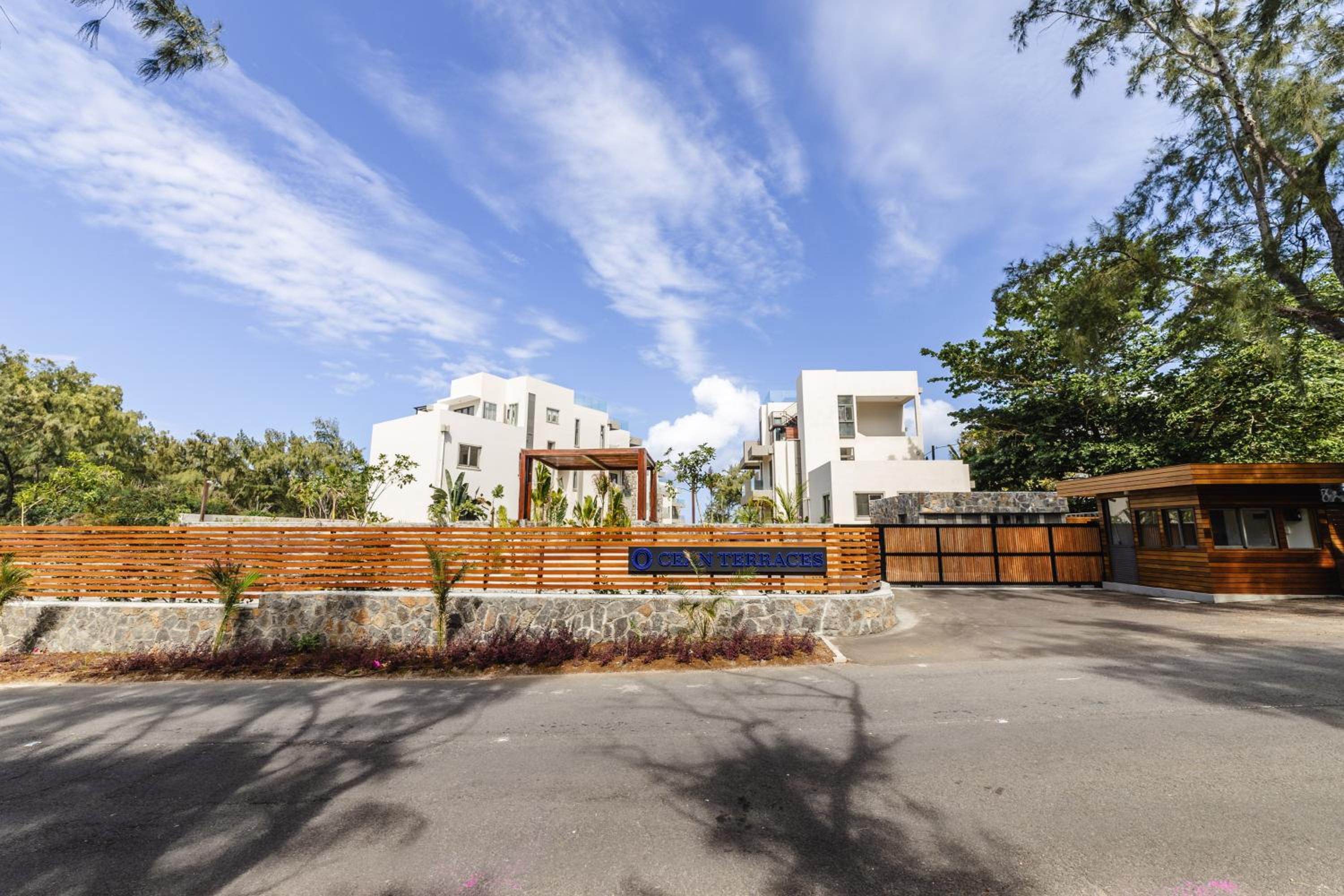 Ocean Terraces Apt A1 - Your Beachfront Bliss - Brand NEW photo 3