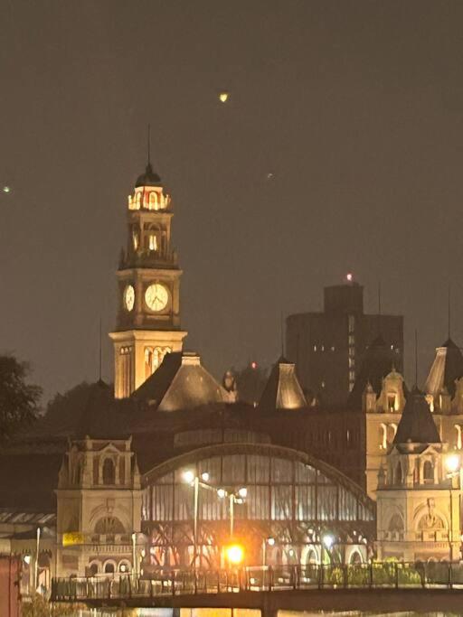 Apto lindo em frente Metro Luz