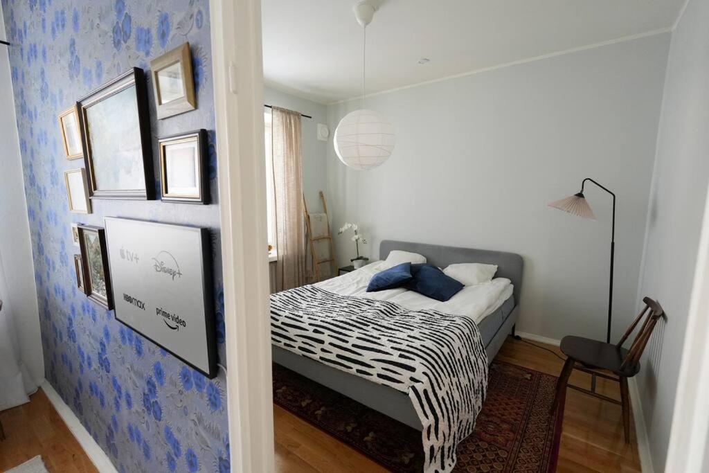 Top Floor Apartment for Urban Explorers & Remote Working view 4