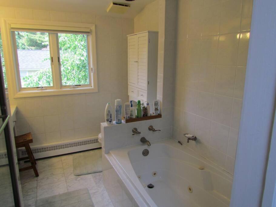 Sparta, NJ - Lakeside Retreat Only An Hour Away From NYC view 3