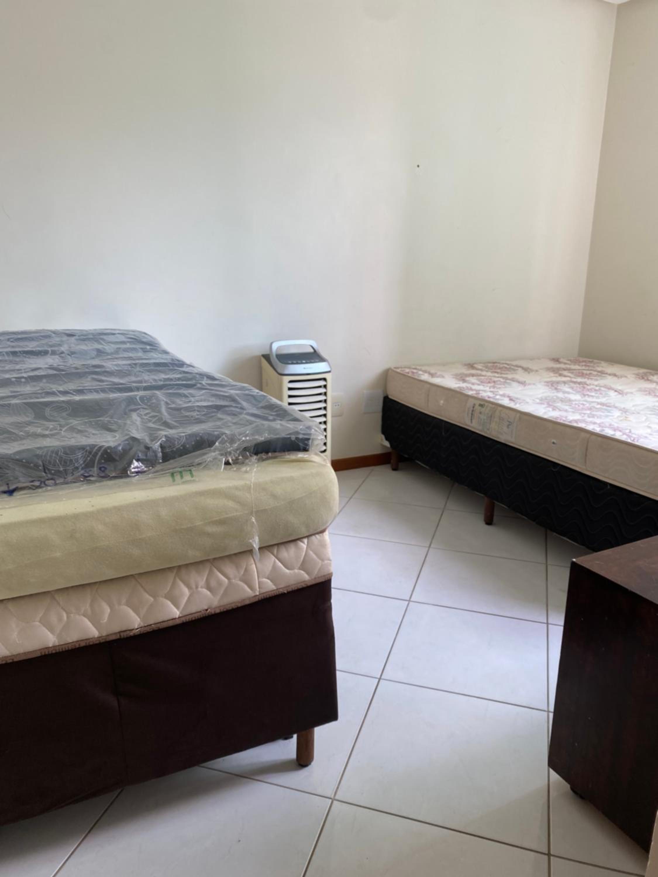 Ap prédio frente mar/pé na areia
