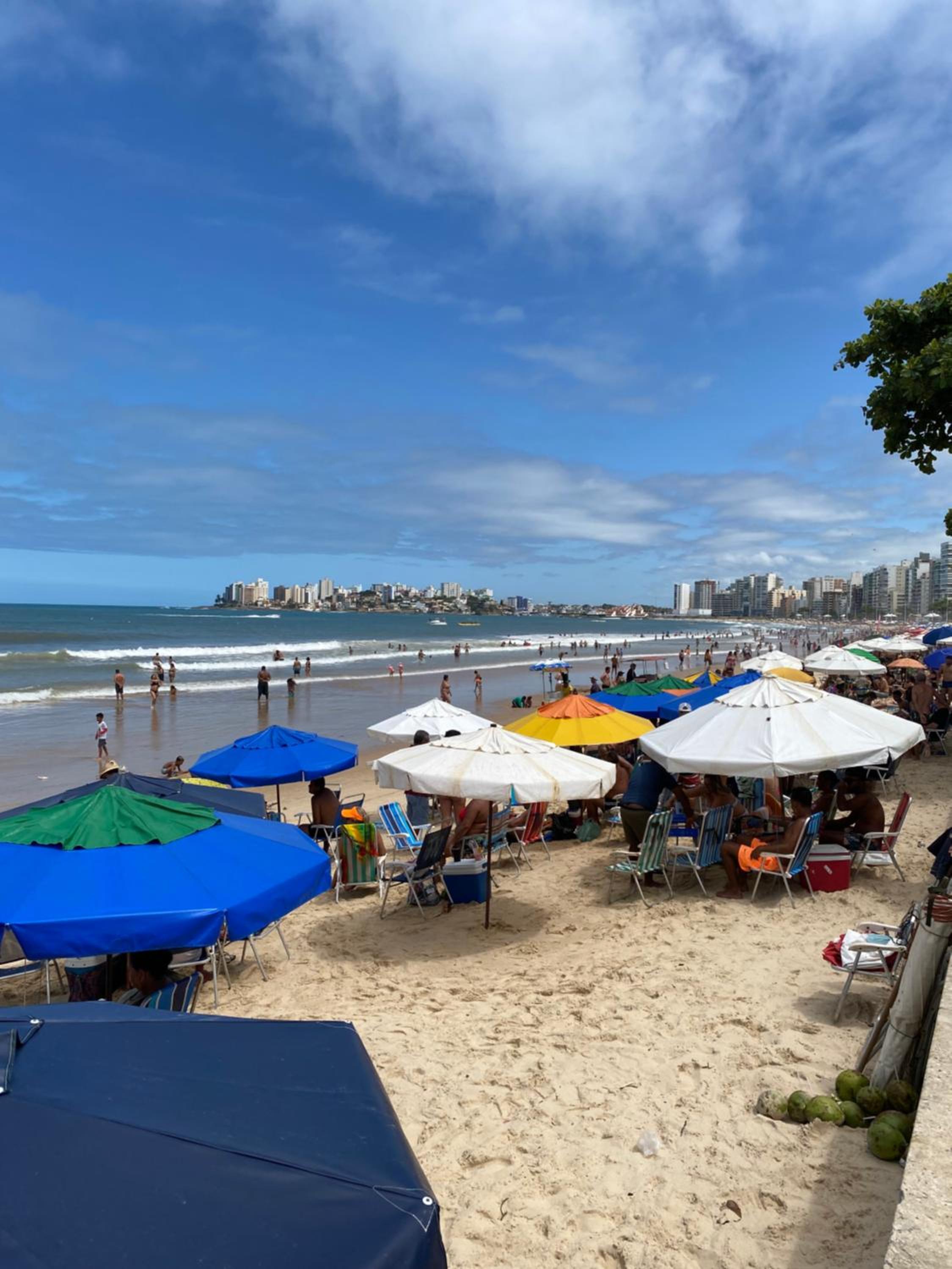 Ap prédio frente mar/pé na areia