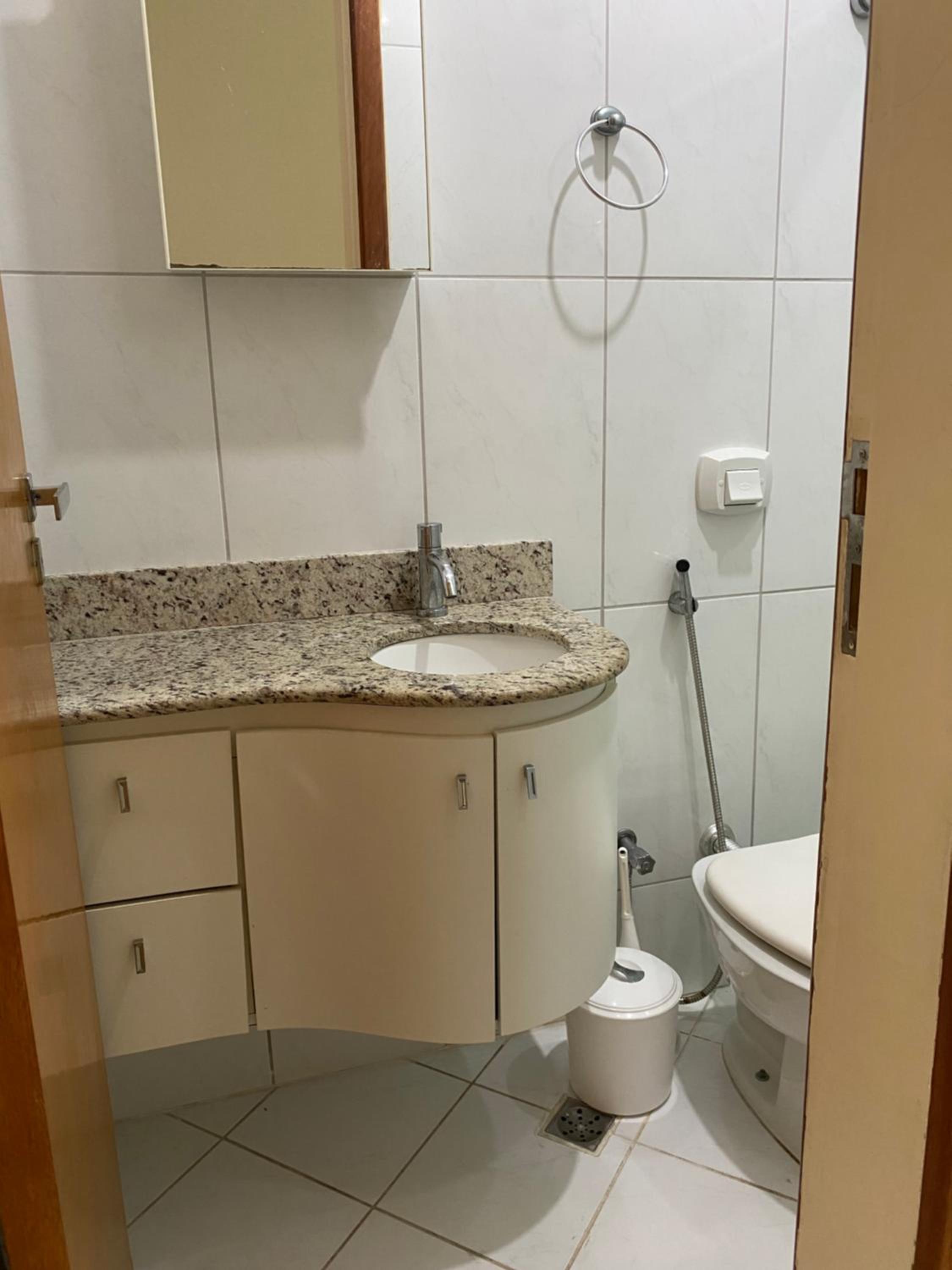 Ap prédio frente mar/pé na areia
