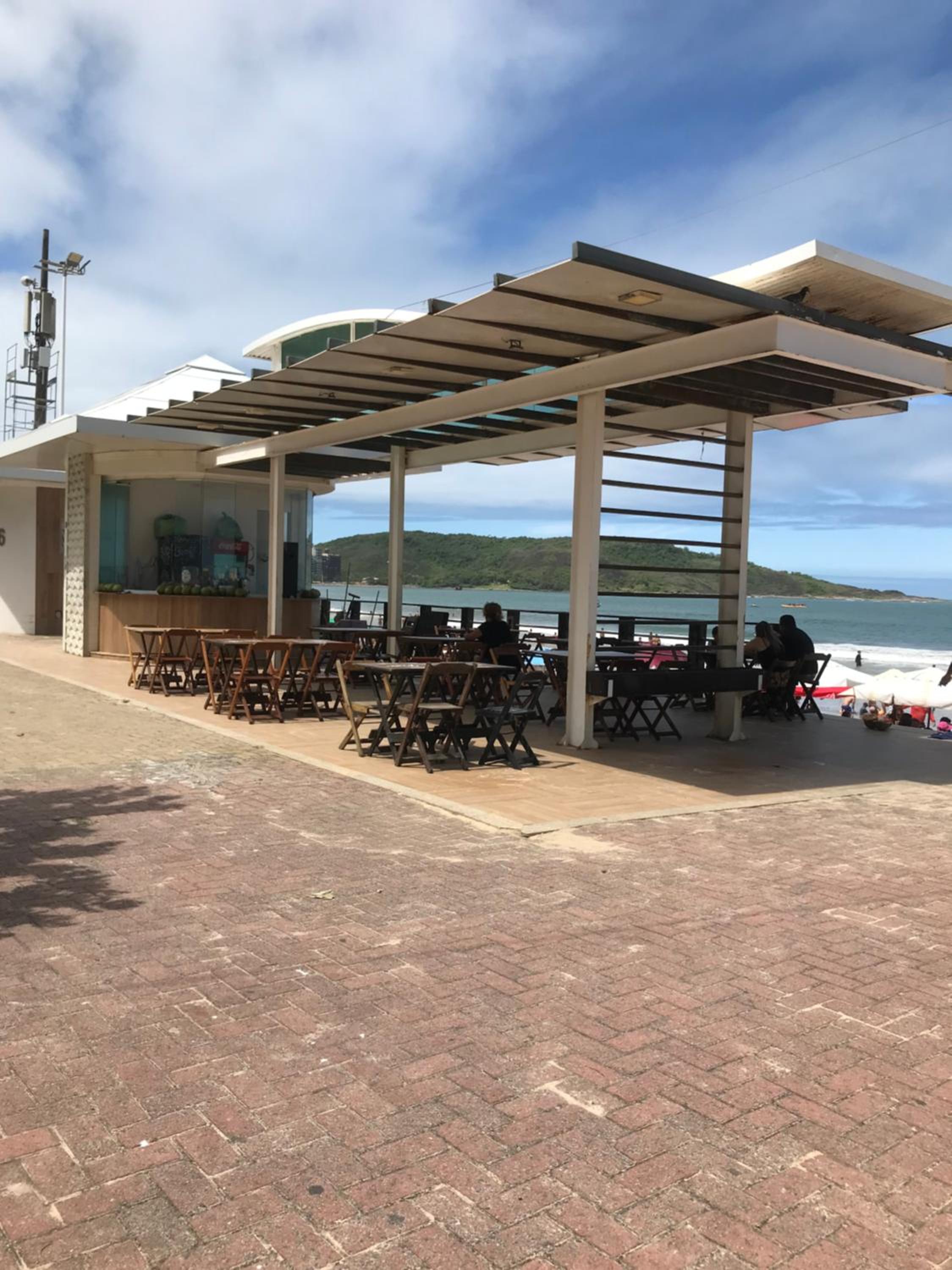 Ap prédio frente mar/pé na areia