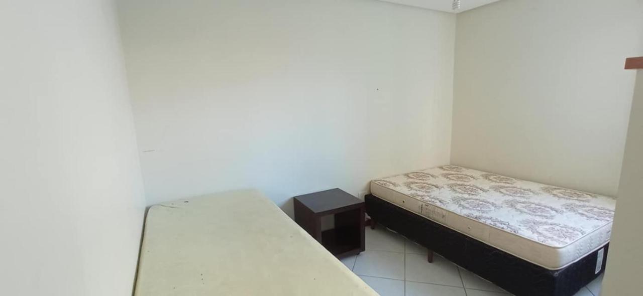 Ap prédio frente mar/pé na areia