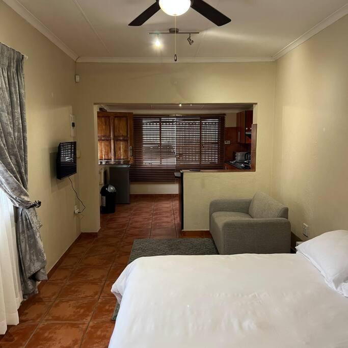 Your comfortable studio perfectly situated in Nelspruit view 3