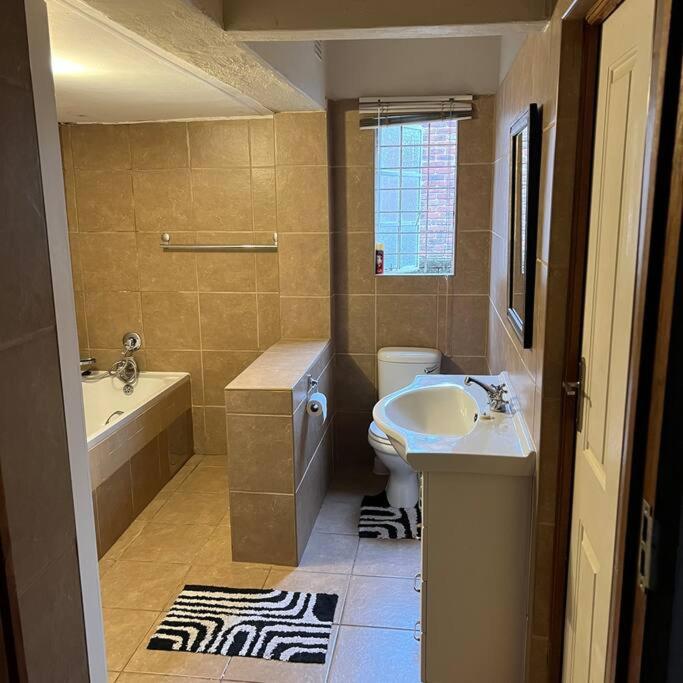 Your comfortable studio perfectly situated in Nelspruit view 4
