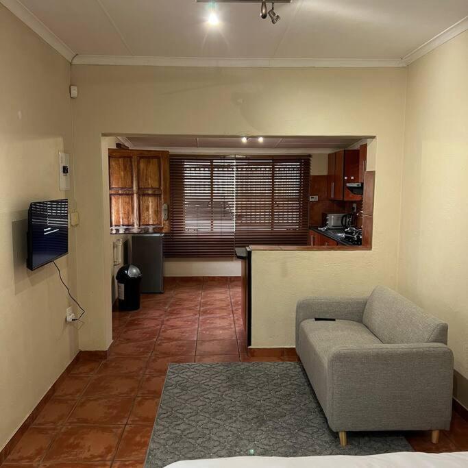 Your comfortable studio perfectly situated in Nelspruit view 5