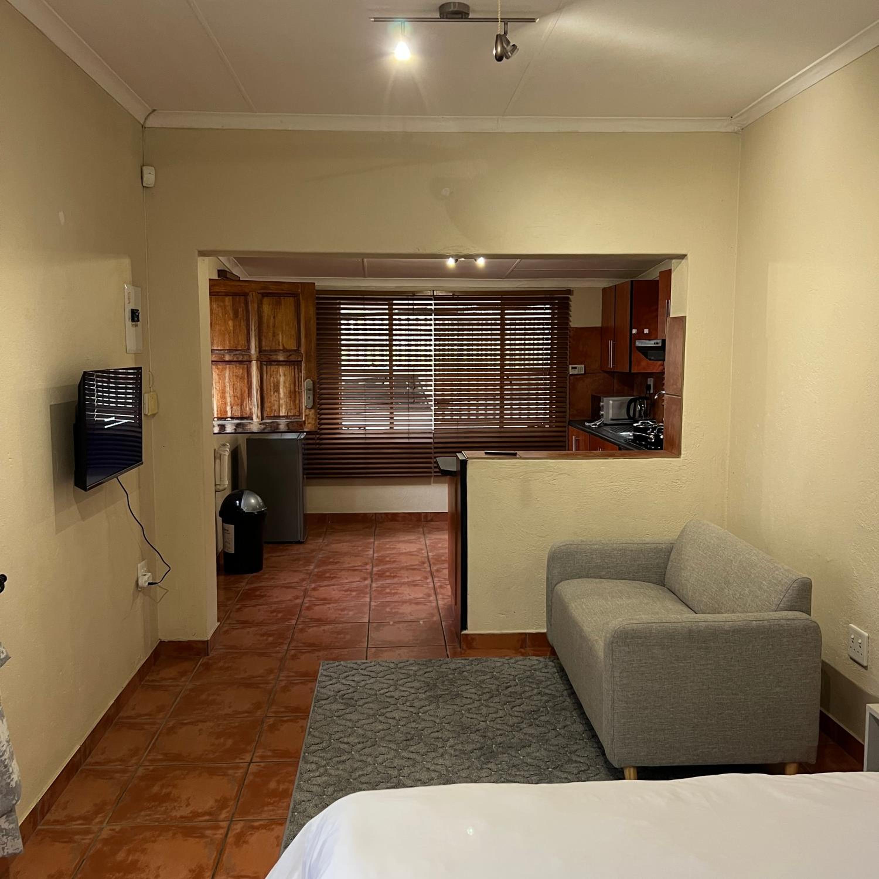 Your comfortable studio perfectly situated in Nelspruit view 2