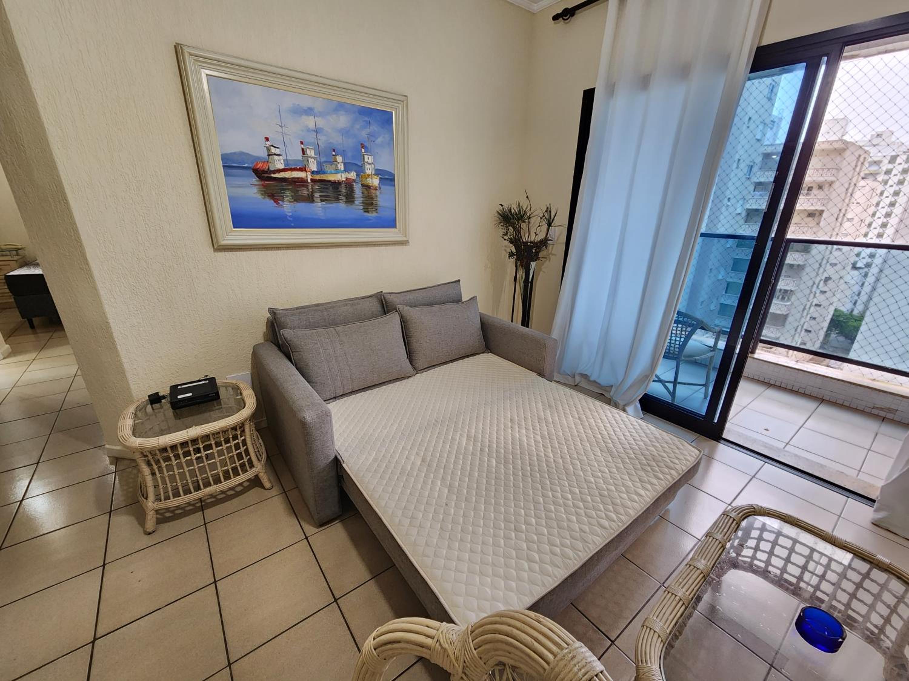 Lindo Flat Capitania Varam , WI FI , 2 aparelhos de ar condicionado , serviço de praia , enorme sacada com vista ao mar e telas de proteção para as criança view 4