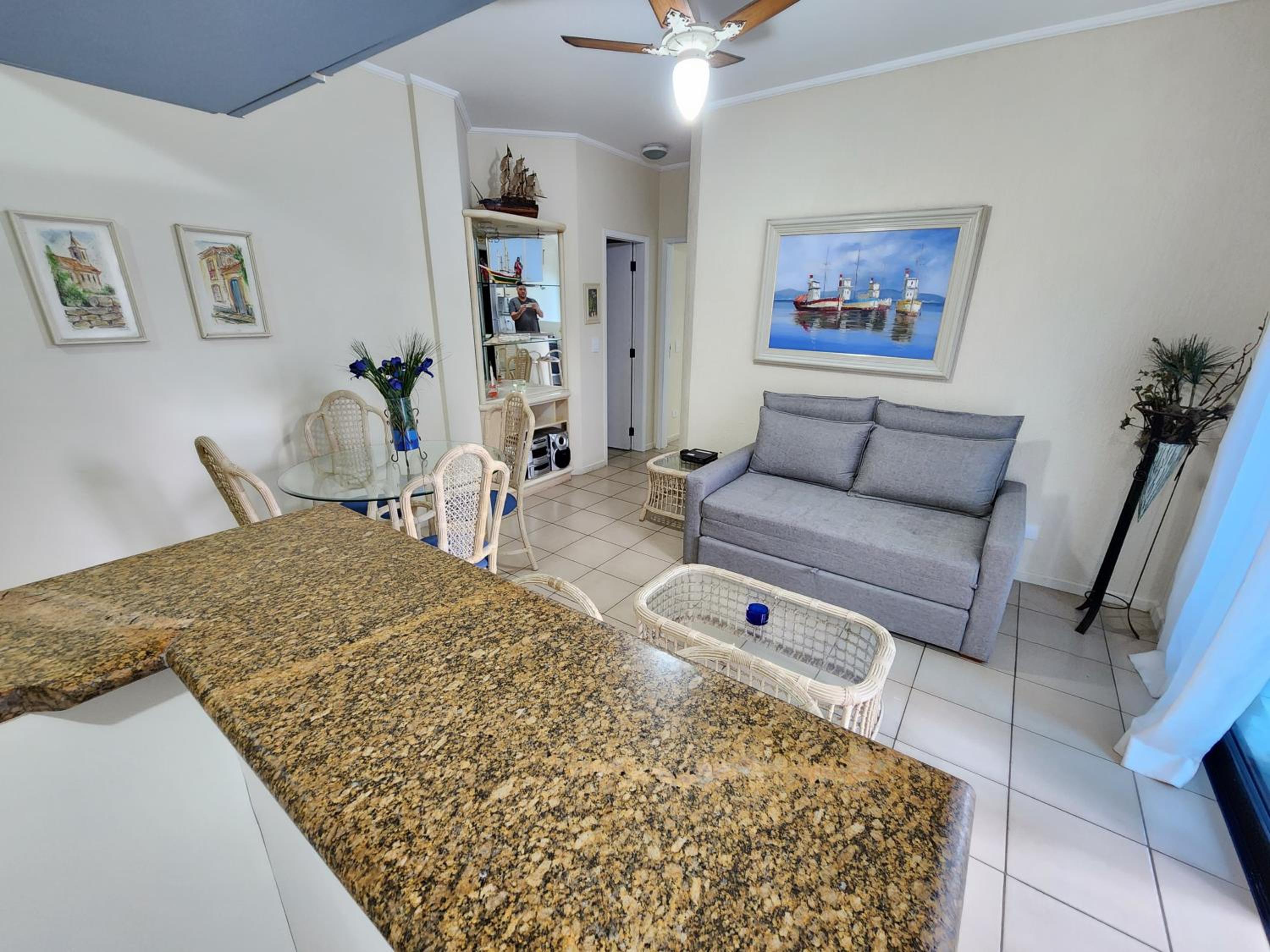 Lindo Flat Capitania Varam , WI FI , 2 aparelhos de ar condicionado , serviço de praia , enorme sacada com vista ao mar e telas de proteção para as criança view 5