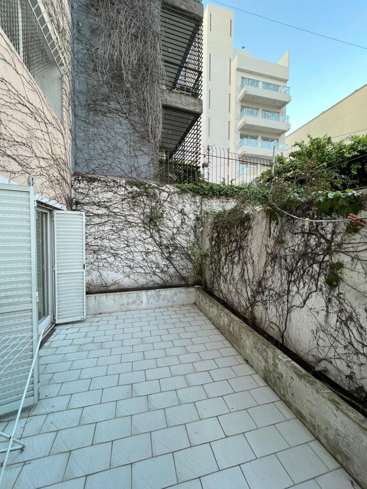 Apart Gallo con patio propio