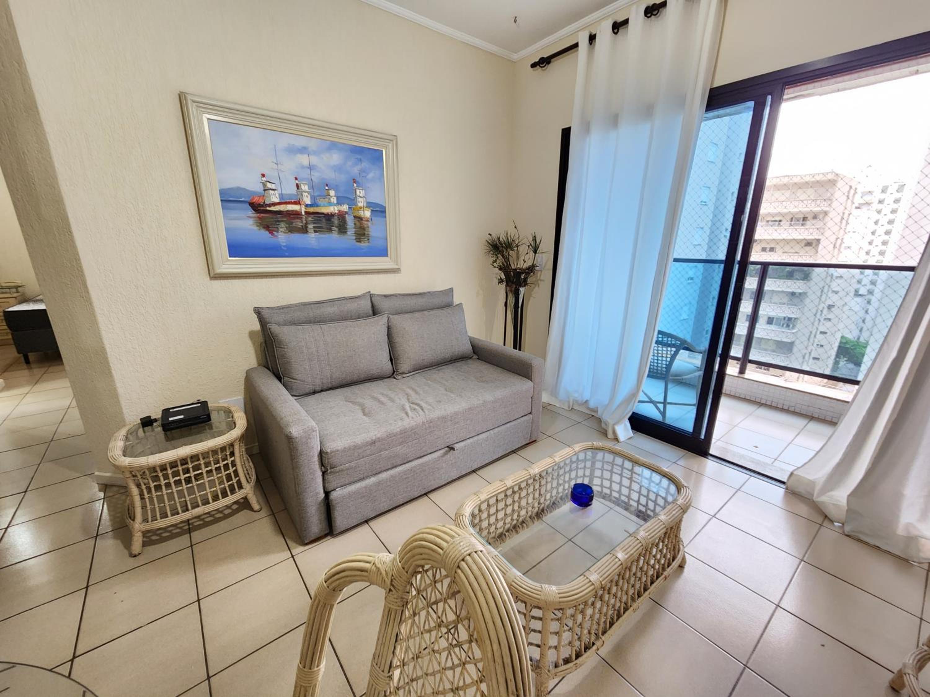 Lindo Flat Capitania Varam , WI FI , 2 aparelhos de ar condicionado , serviço de praia , enorme sacada com vista ao mar e telas de proteção para as criança view 3