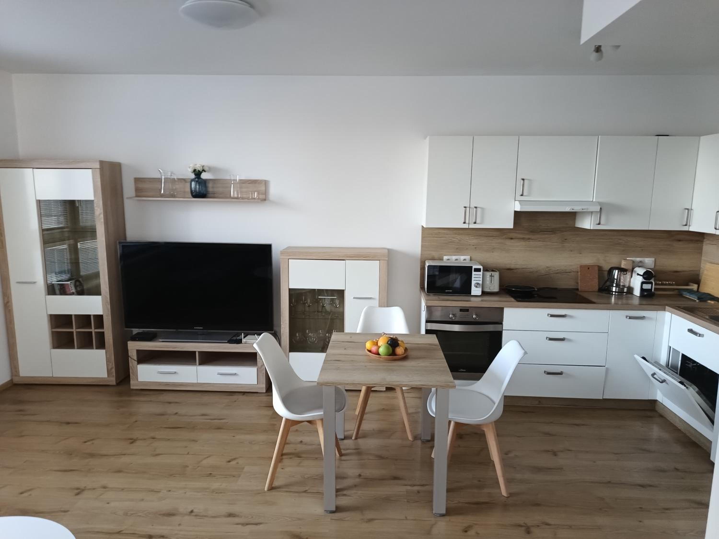 CityPark Apartment, free parking & AC view 5