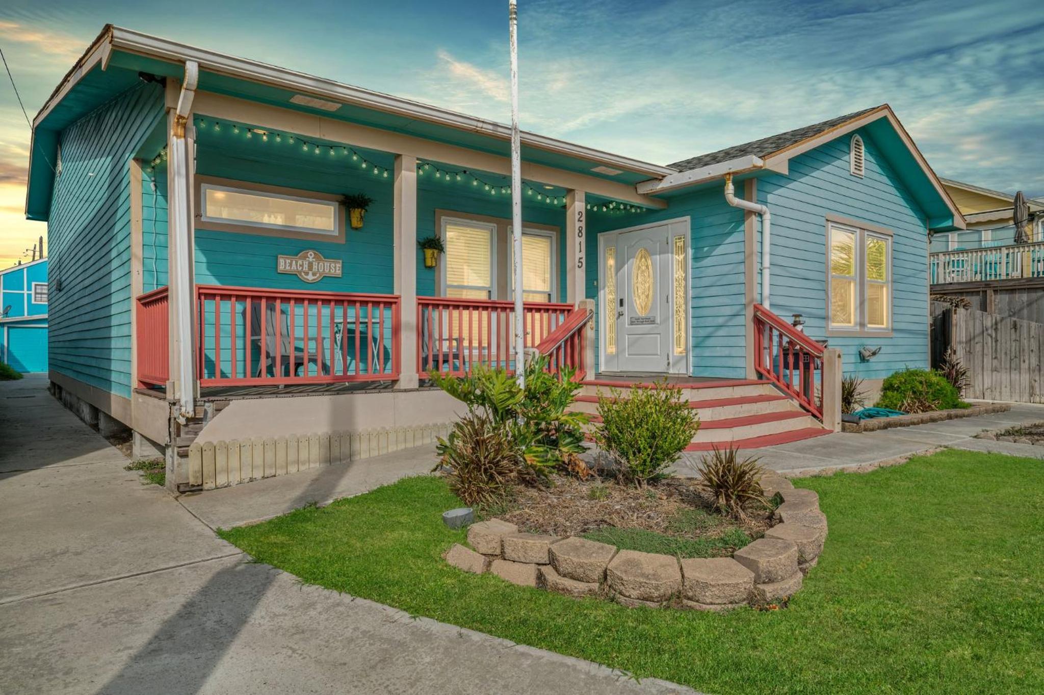 1 Min to Beach Ocean Breeze 3BR Pets welcome with pet fee view 3