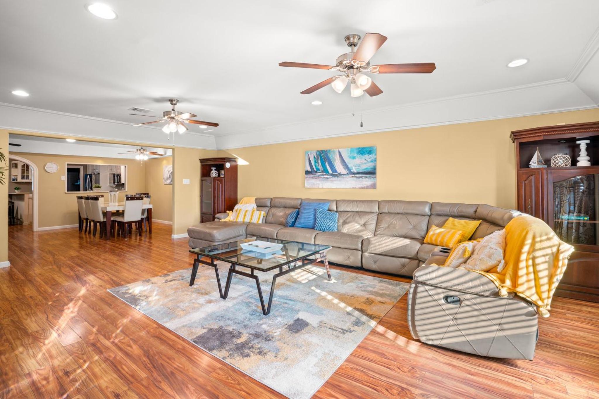 1 Min to Beach Ocean Breeze 3BR Pets welcome with pet fee view 4