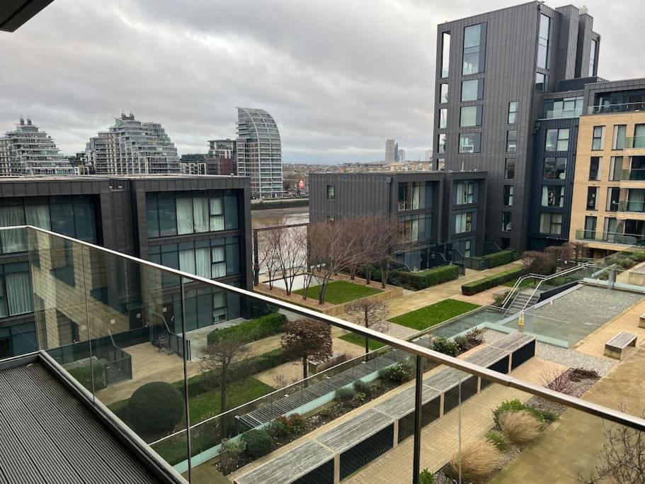 Spacious 2 Bed Fulham Riverside Flat view 4