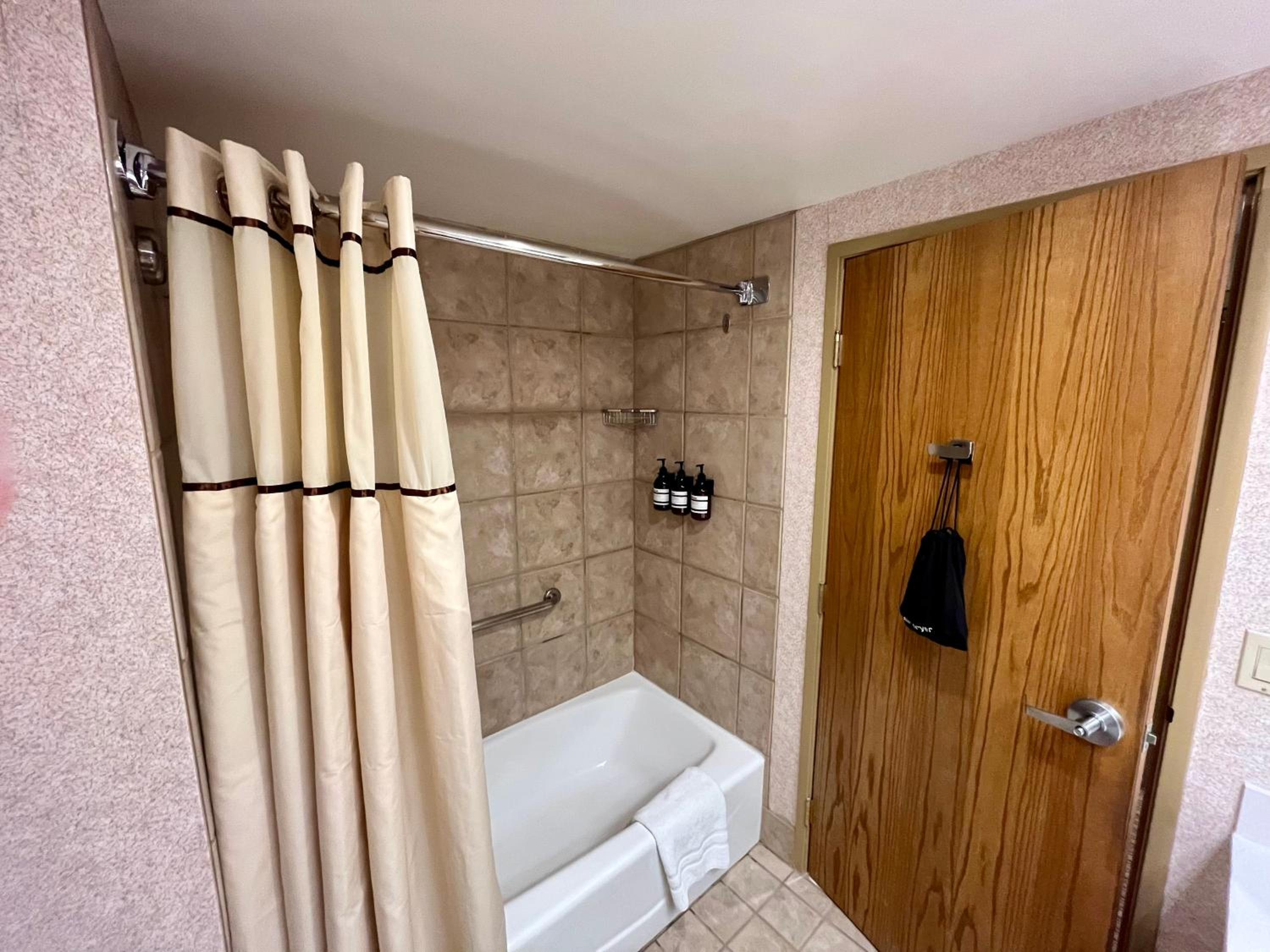 MT CB Base Area with King Bed, Outdoor Hot Tub & Pool