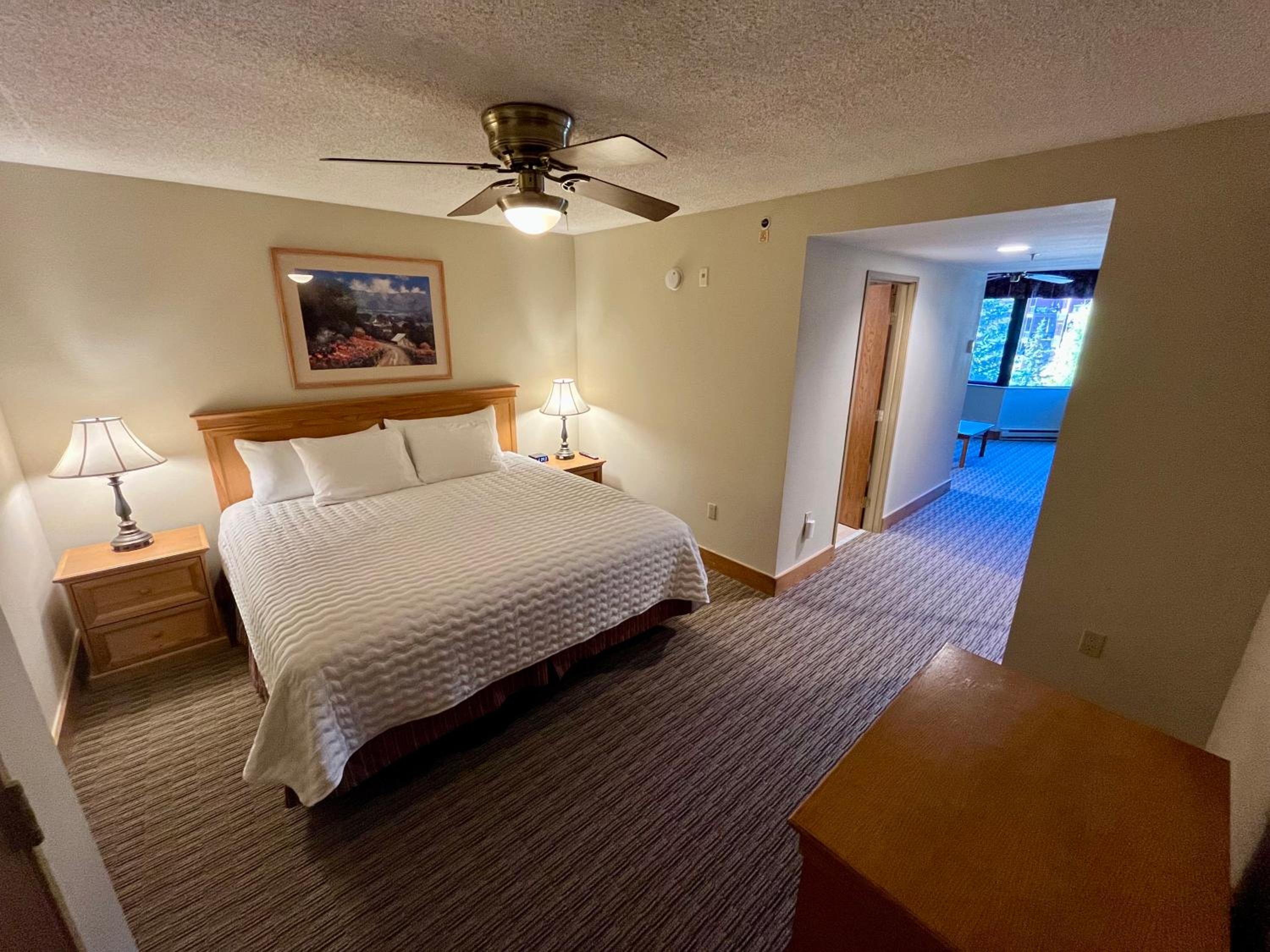MT CB Base Area with King Bed, Outdoor Hot Tub & Pool