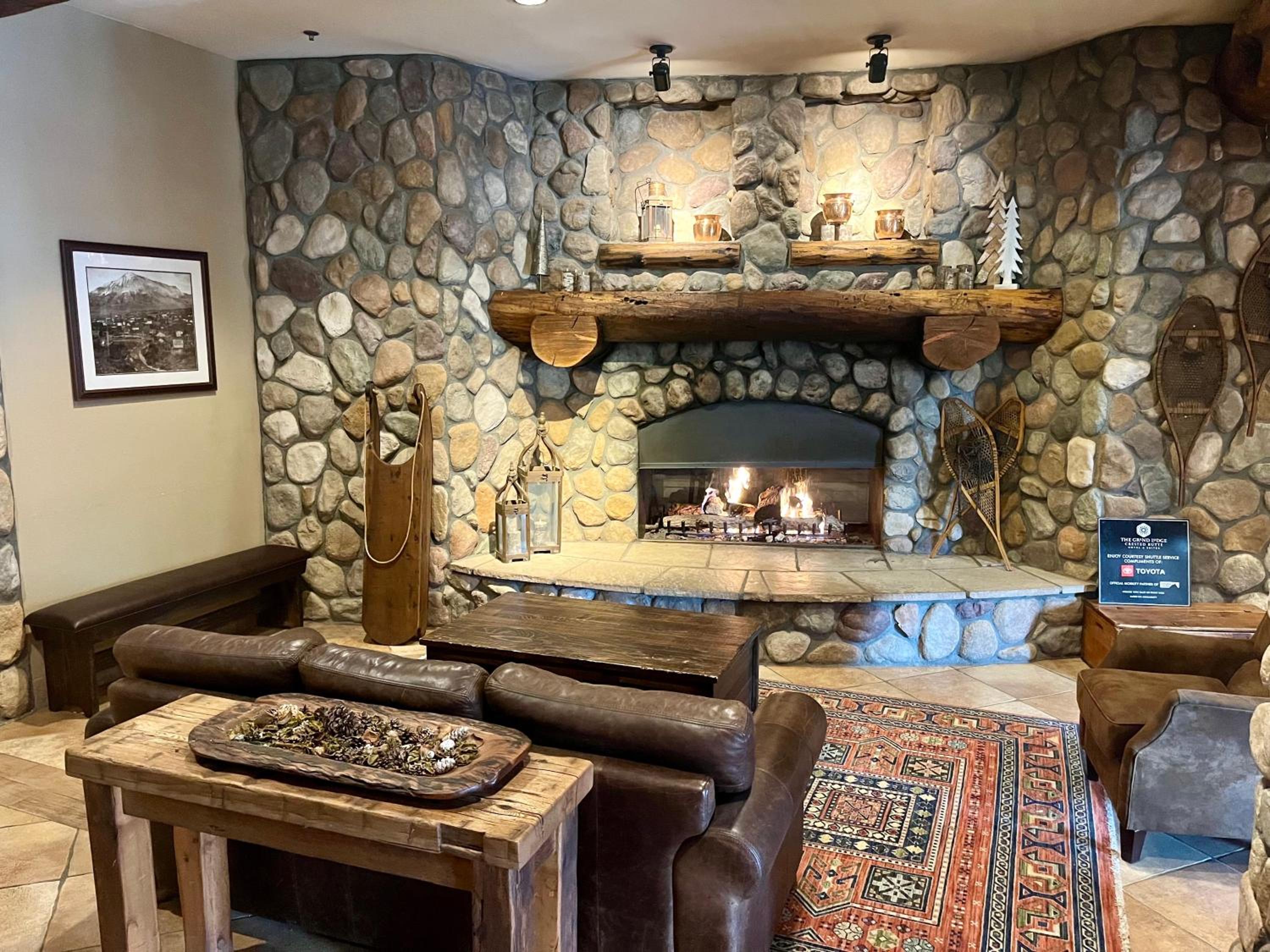 MT CB Base Area with King Bed, Outdoor Hot Tub & Pool